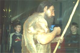 Neanderthaler mit Speer